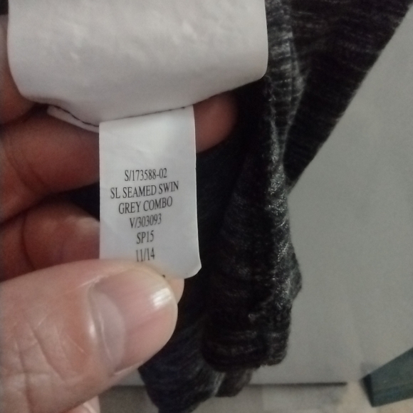 Women or junior Old Navy tank top size SP - Picture 13 of 13